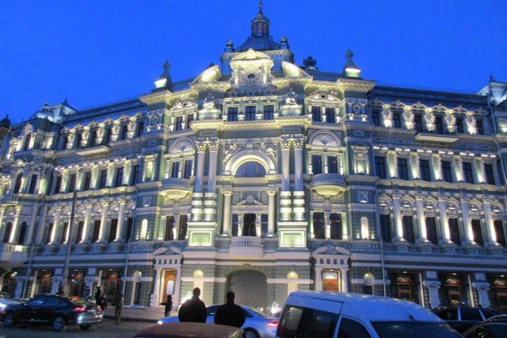 Три квартала от Оперного-тихий Лофт-Новый апарт Одесса Экстерьер фото